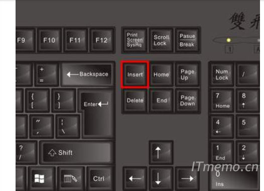 在键盘右上方找到标有Insert字样的按键，按下一次。